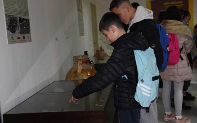 Local School Students Visit the Recently Opened Museum Exhibition in Përmet.